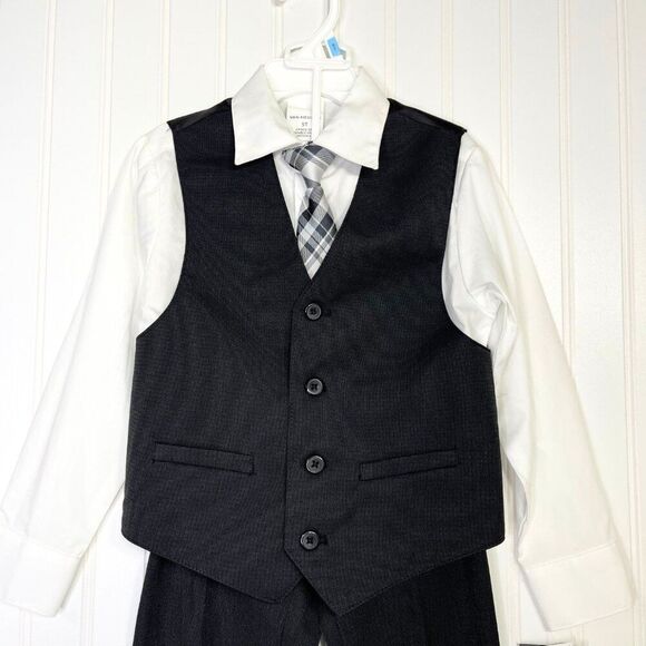 Van Heusen | Toddler Boys 4-pc. Formal Black 4-Piece Suit Set Size 5T-NWT - Picture 7 of 15